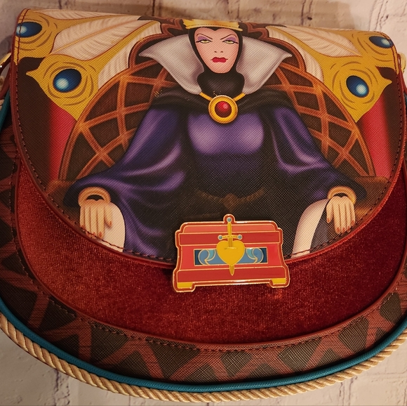 Evil Queen Throne Crossbody Bag NWT - Picture 1 of 5